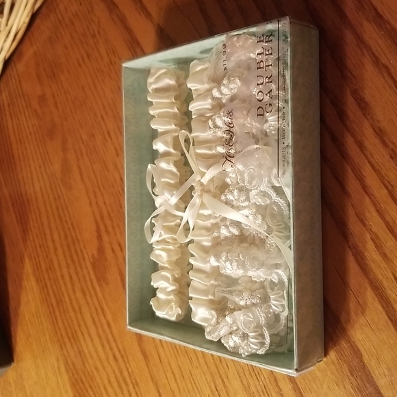 Bridal Cream Satin Double Garter Set - Picture 2 of 3